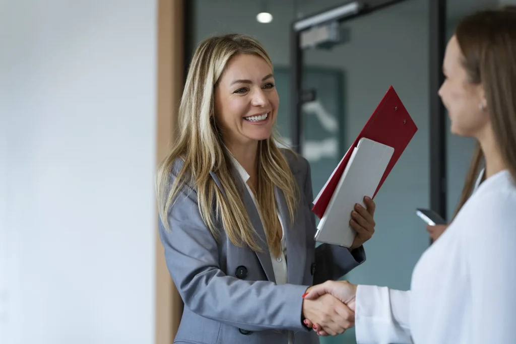 FutureManagement - Hogyan segítik a munkavállalói márkanagykövetek a munkáltatói márkaépítést, és miért érdemes bevezetni a nagyköveti programot? Összegyűjtöttük a legfontosabb előnyöket és érveket.