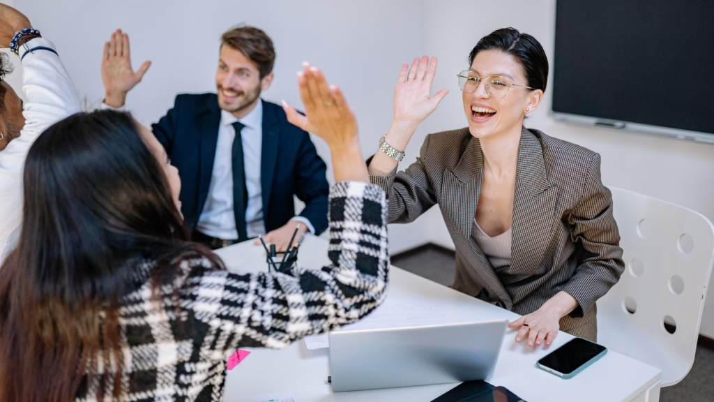 Hogyan építs munkavállalói élményt? Megmutatjuk 7 lépésben - FutureManagement FutureManagement - A munkavállalói élmény jelentősége ma már vitathatatlan. A jól hangzó álláshirdetés vagy a versenyképes fizetés önmagában nem elég ahhoz, hogy a vállalat vonzó munkaadóként jelenjen meg.